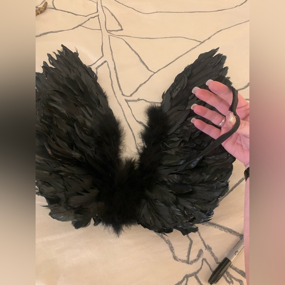 Black wearable wings and halo set with adjustable straps - Picture 4 of 5